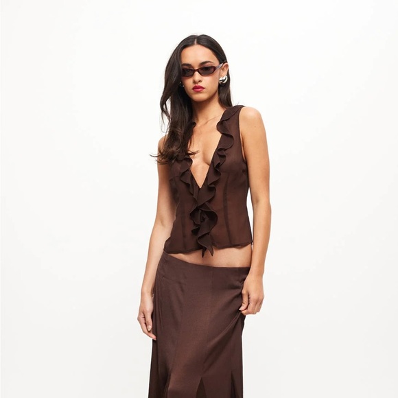 Lioness ROSE RUFFLE TOP | CHOCOLATE C17 - Picture 2 of 8